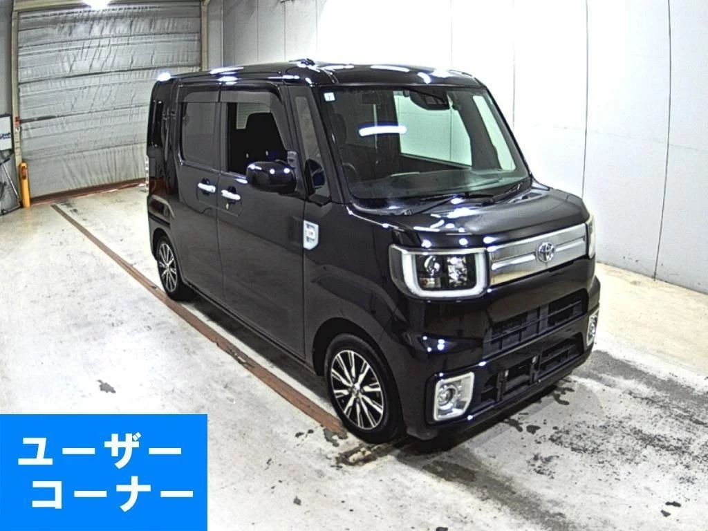 Toyota Pixis Mega LA700A 2019